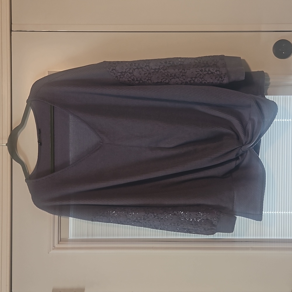 Light periwinkle sweater, lace sleeves, size 22-24